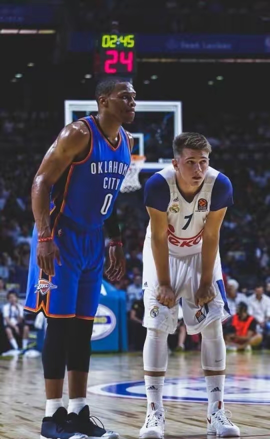 险胜引发热议!,东契奇在皇家马德里比赛中反败为胜赛场气氛高涨的简单介绍 险胜引发热议!,东契奇在皇家马德里比赛中反败为胜赛场气氛高涨的简单介绍